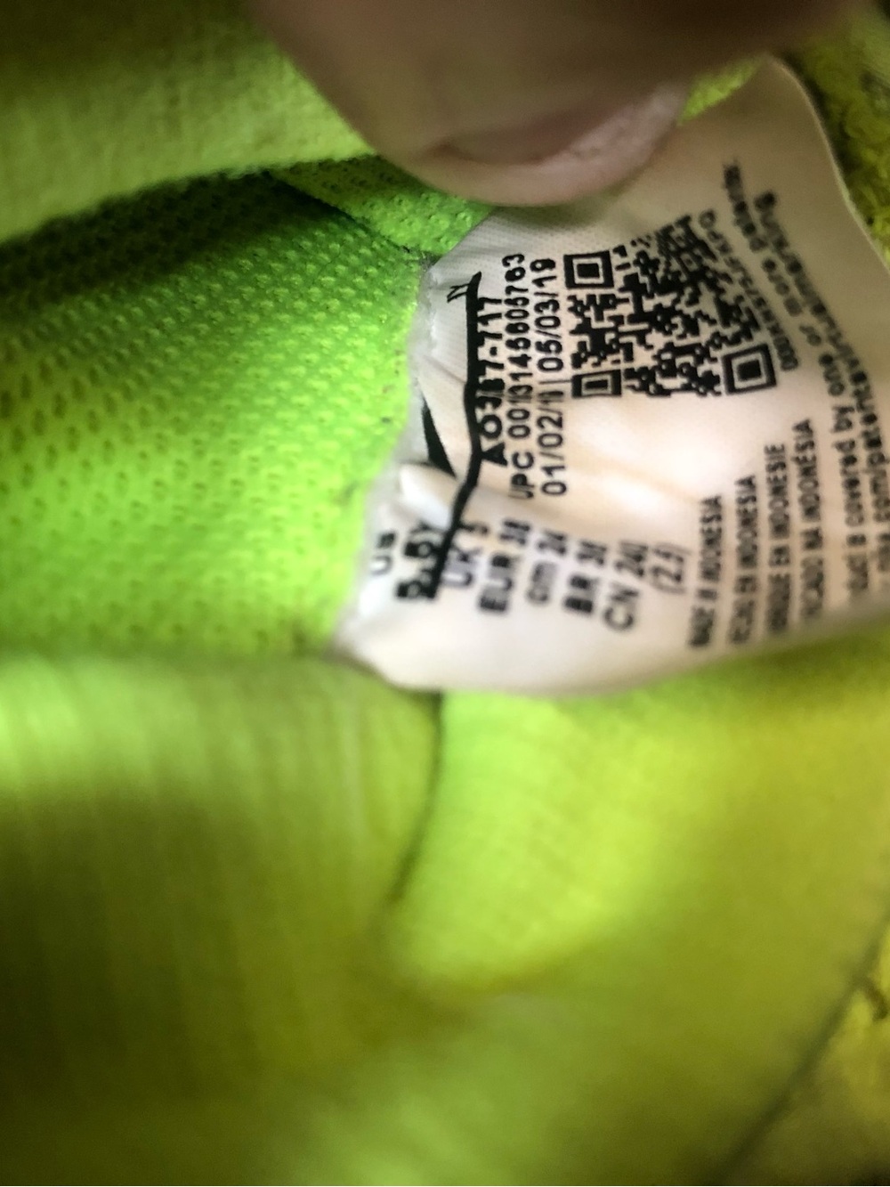 Nike Bright Yellow Cleats - Picture 15 of 16